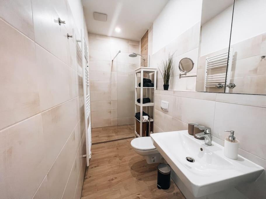 Lieblingsapartment No.10 Mit 2 Schlafzimmern Und Eigener Terrasse Rostock Zewnętrze zdjęcie